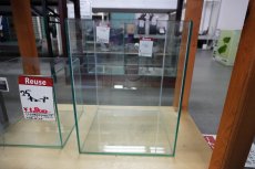 画像1: 【毎月1日〜7日は中古品30%OFFクーポン(reuse30)対象商品】【リユース品】【水槽】フレームレス水槽 30?30?40店頭受け渡し限定 (1)