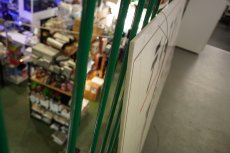 画像3: 【サマーセール30%OFFクーポン番号（30）対象商品 】【リユース品】【看板】数十年の重みの詰まったディスカス・アジアアロワナコーナー看板。裏面には旧jフロアガイドマップ掲載店頭受け渡し限定 (3)